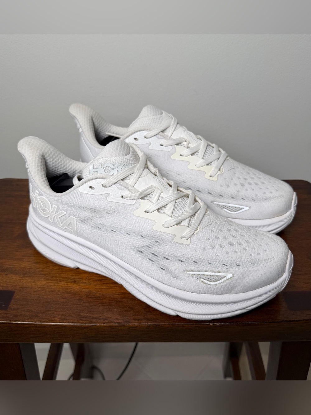HOKA Clifton 9 Women’s 8.5 B White/White Running Shoes Excellent Condition